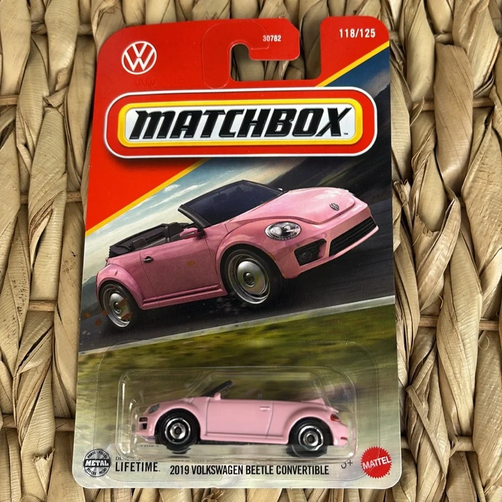 2019 Volkswagen Beetle Convertible Pink VW Bug Matchbox Car New 2025 Volkswagon